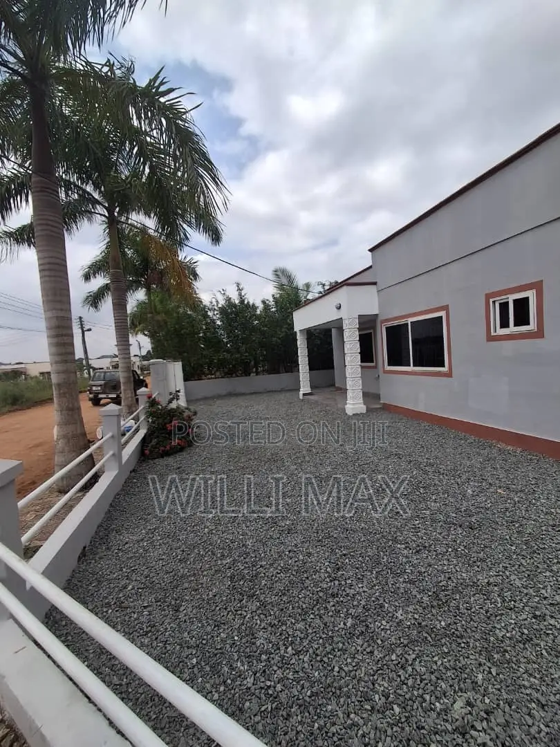 3bdrm Bungalow in Kuntunse Satellite, Amasaman for sale
