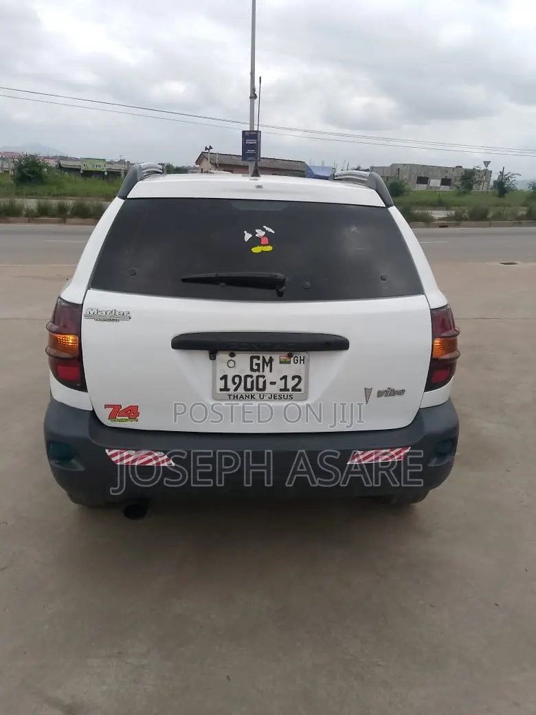 Pontiac Vibe 2010 White