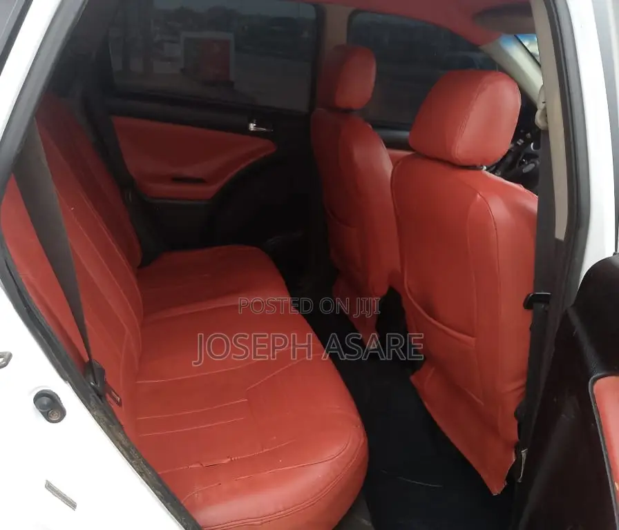 Pontiac Vibe 2010 White