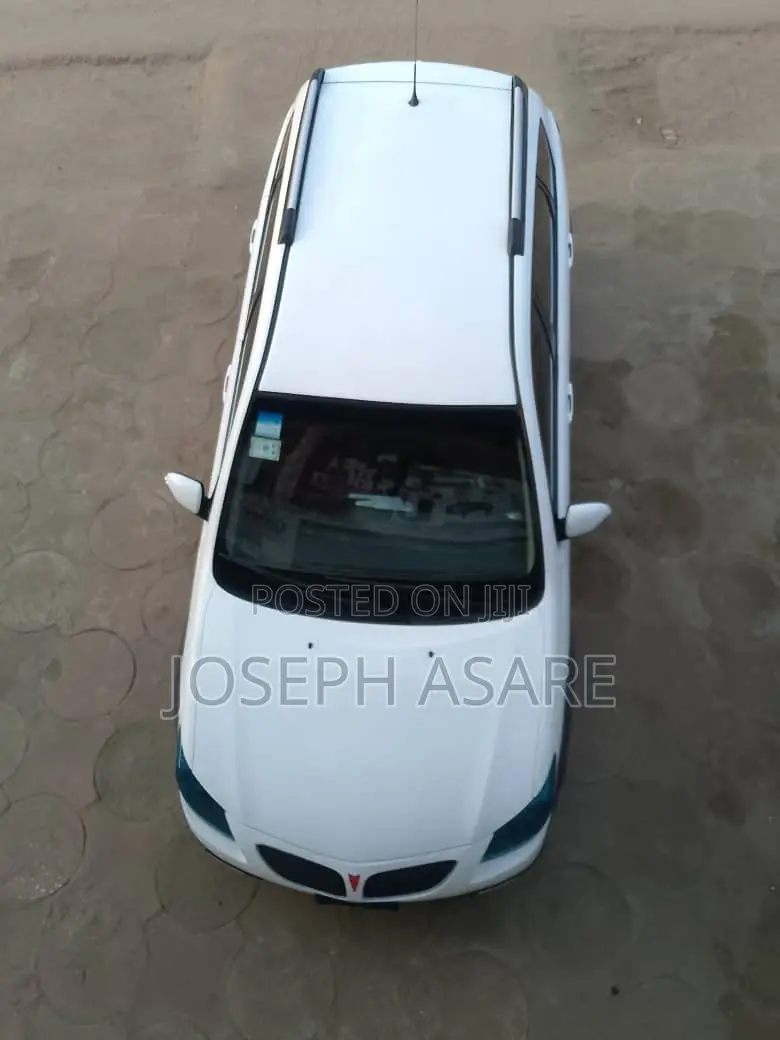 Pontiac Vibe 2010 White