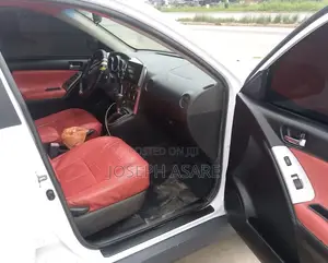 Pontiac Vibe 2010 White