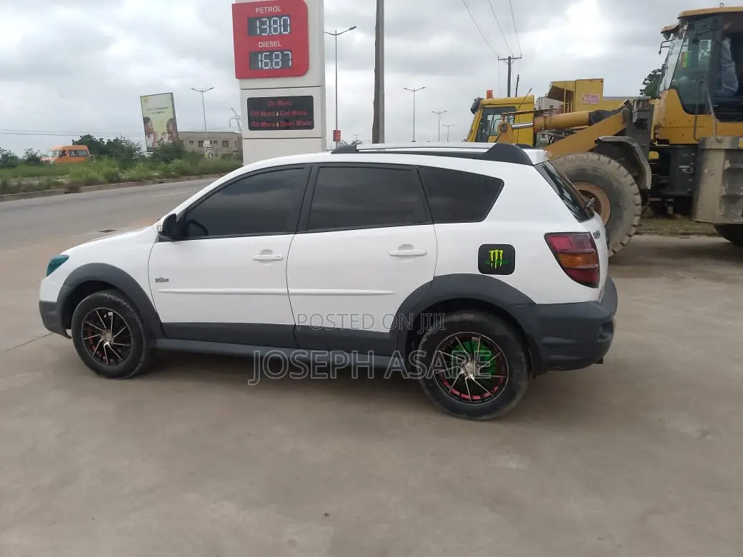 Pontiac Vibe 2010 White
