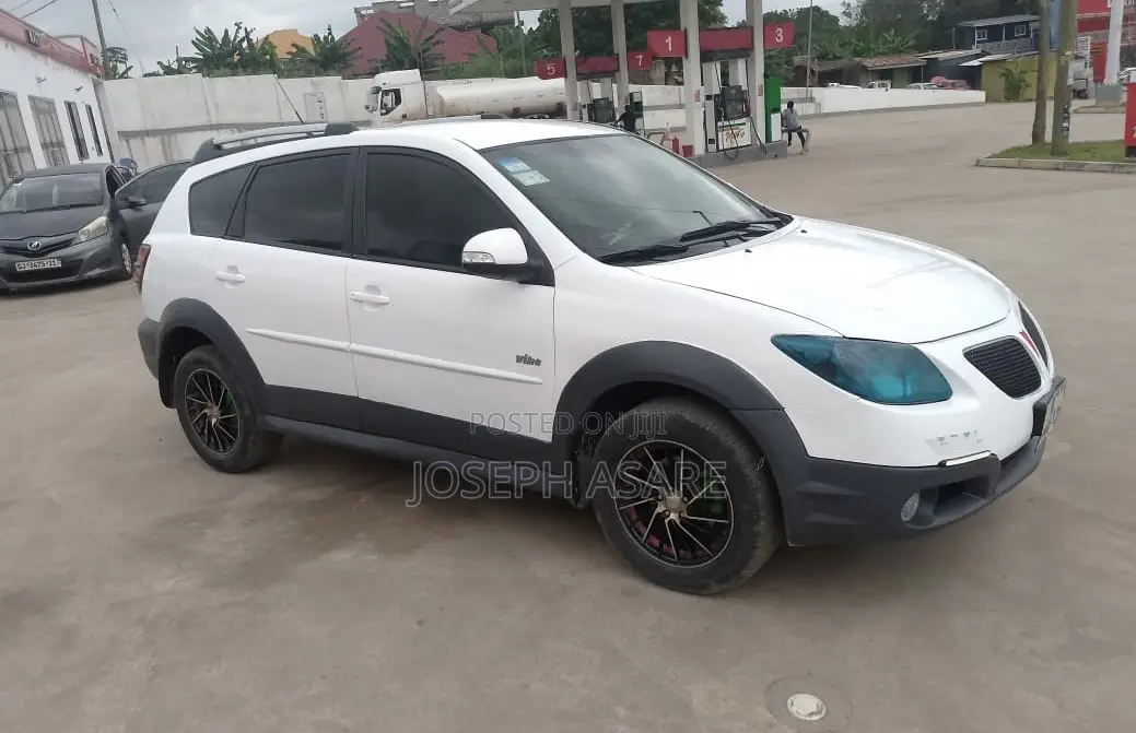 Pontiac Vibe 2010 White