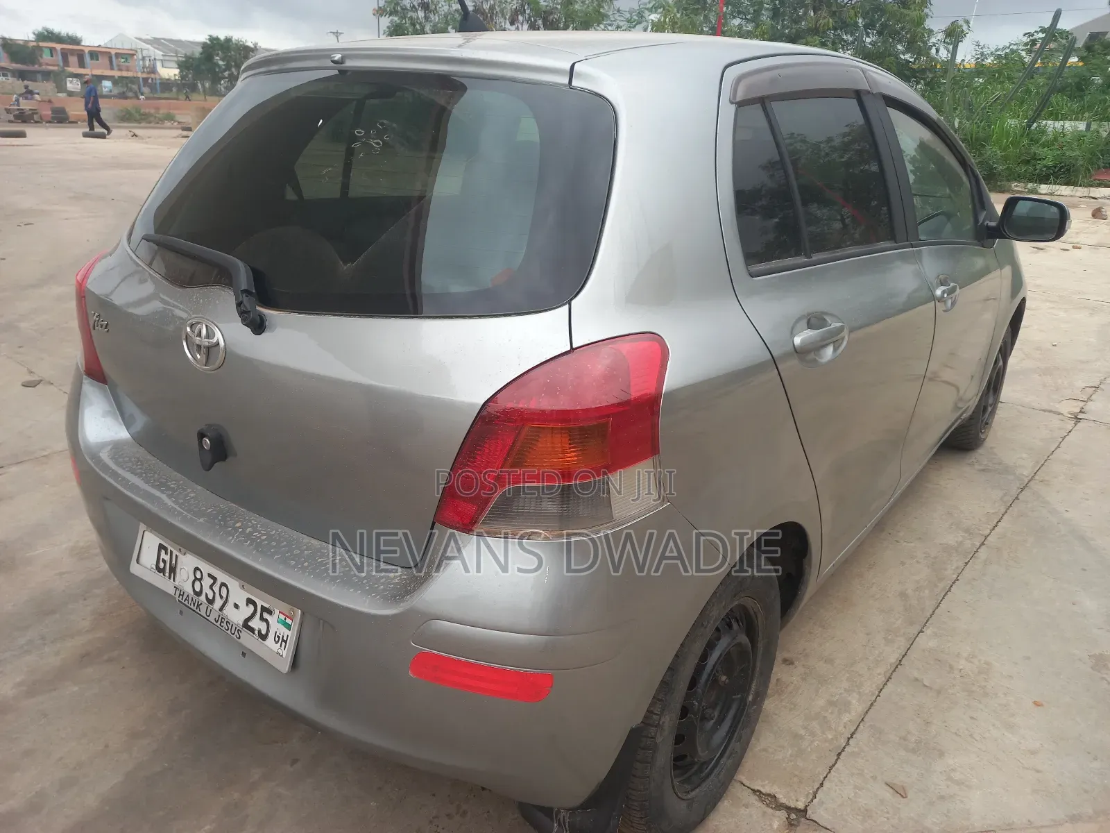 Toyota Vitz 2010 Gray