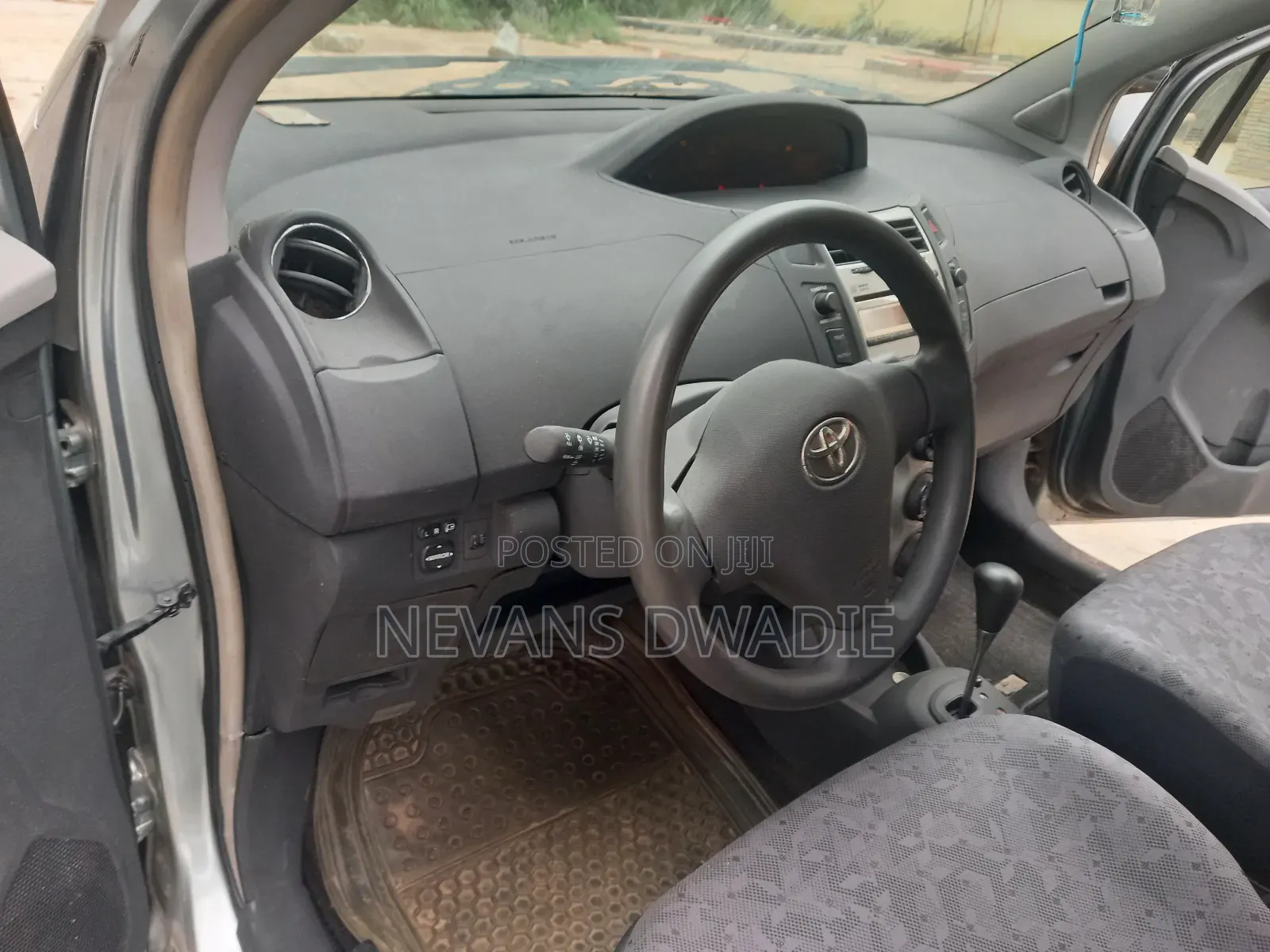 Toyota Vitz 2010 Gray