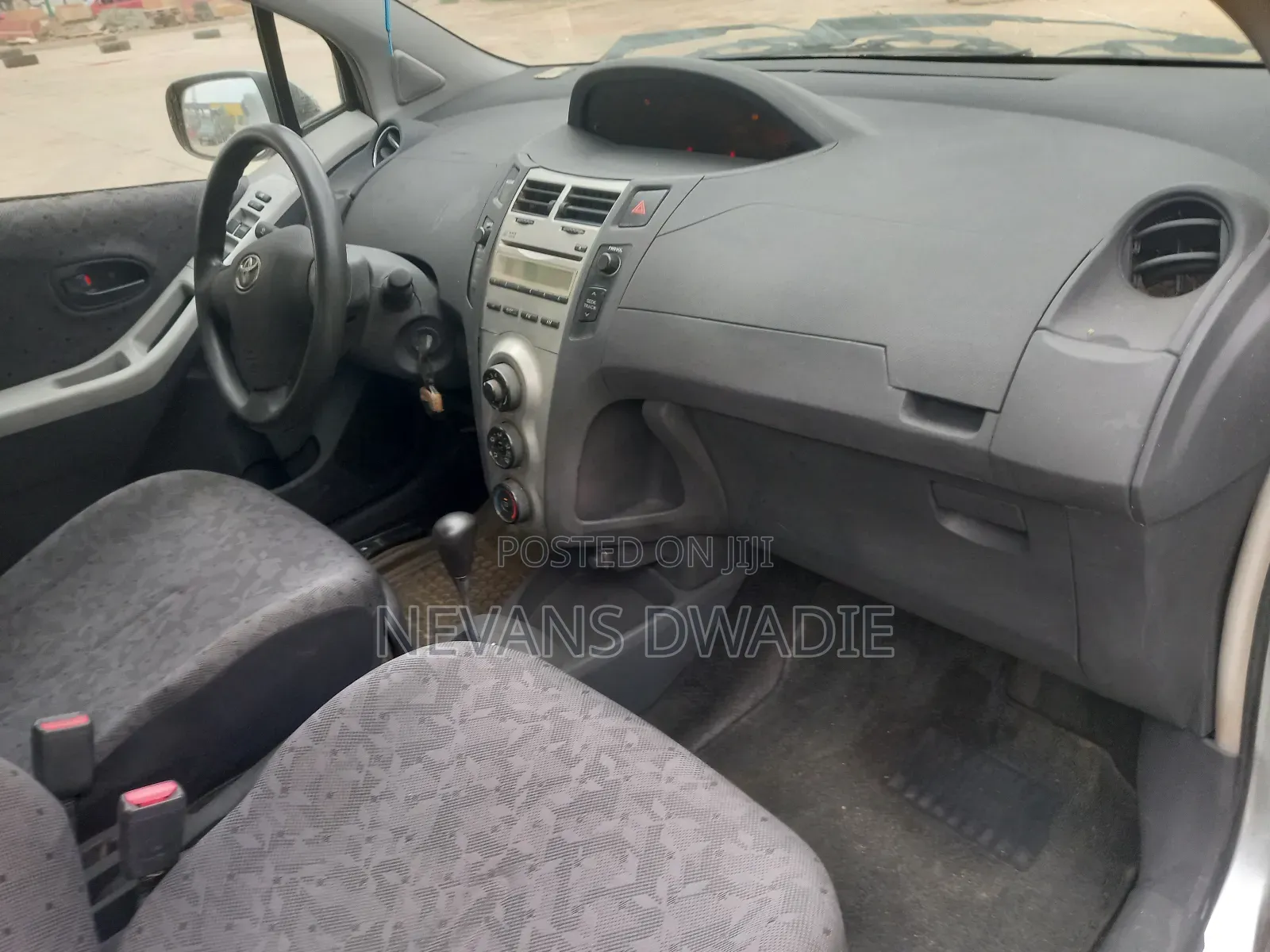 Toyota Vitz 2010 Gray