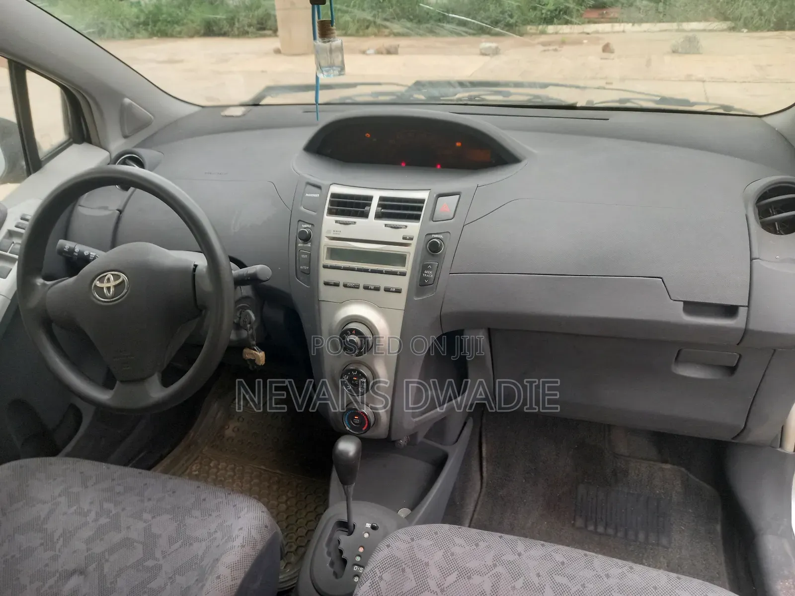 Toyota Vitz 2010 Gray