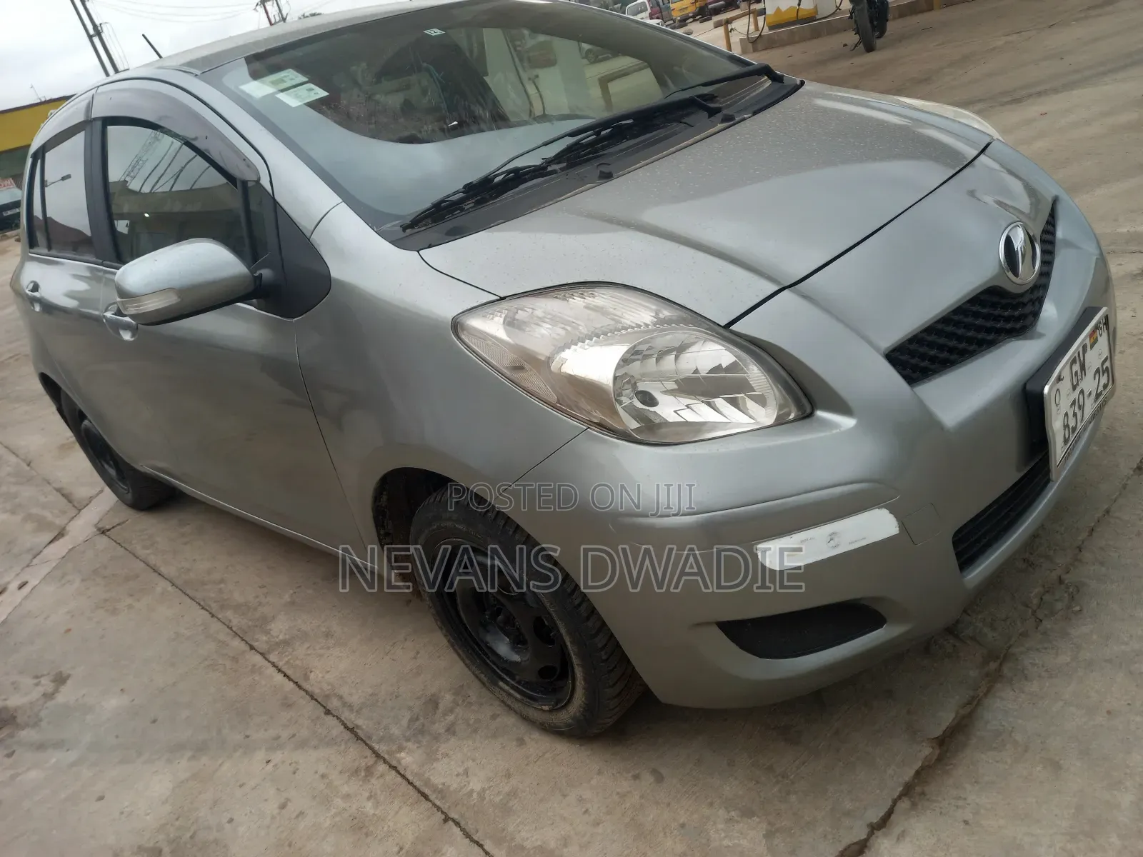 Toyota Vitz 2010 Gray