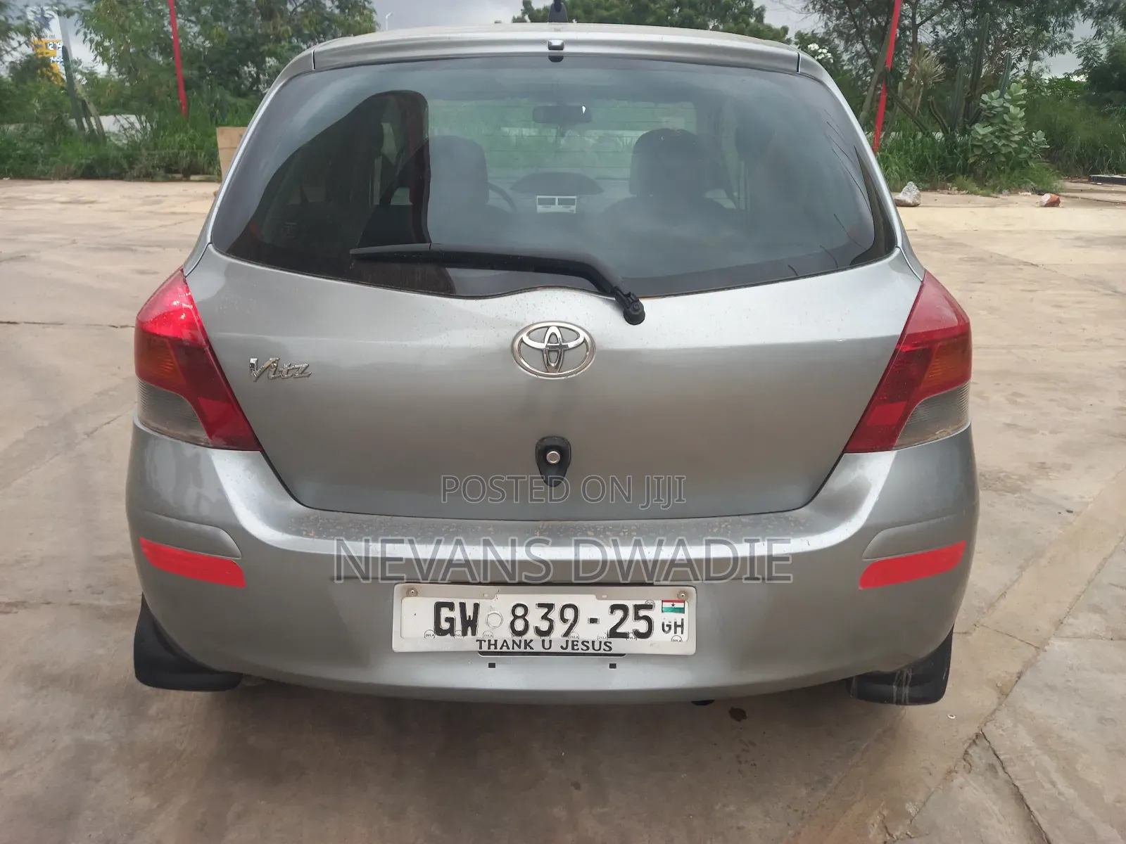 Toyota Vitz 2010 Gray