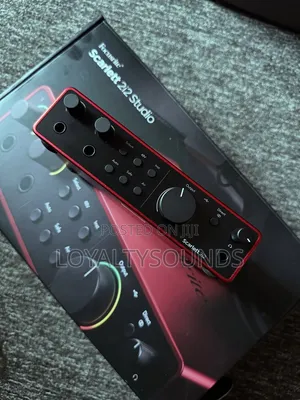Focusrite Scarlett 2i2 4th Generation Studio Bundle