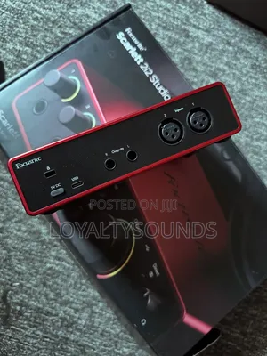 Focusrite Scarlett 2i2 4th Generation Studio Bundle