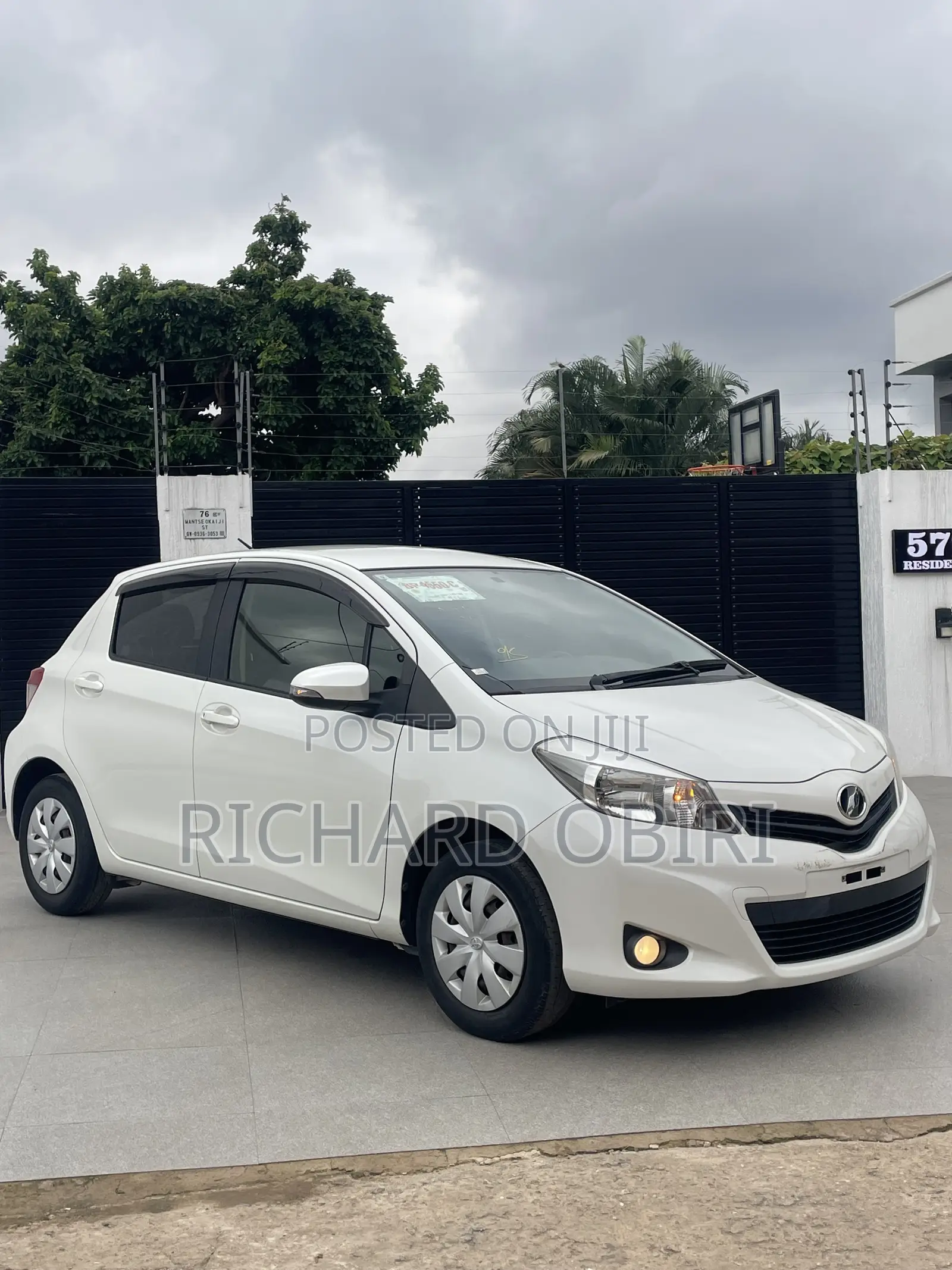 Toyota Vitz 1.3 AWD 3dr 2013 White