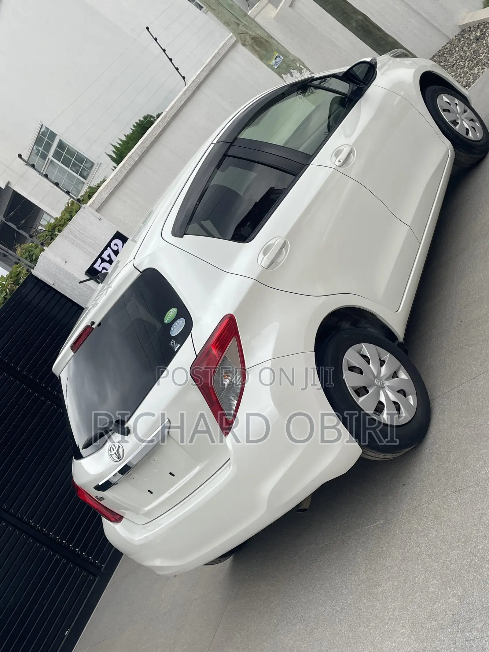 Toyota Vitz 1.3 AWD 3dr 2013 White