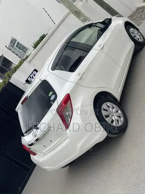 Toyota Vitz 1.3 AWD 3dr 2013 White