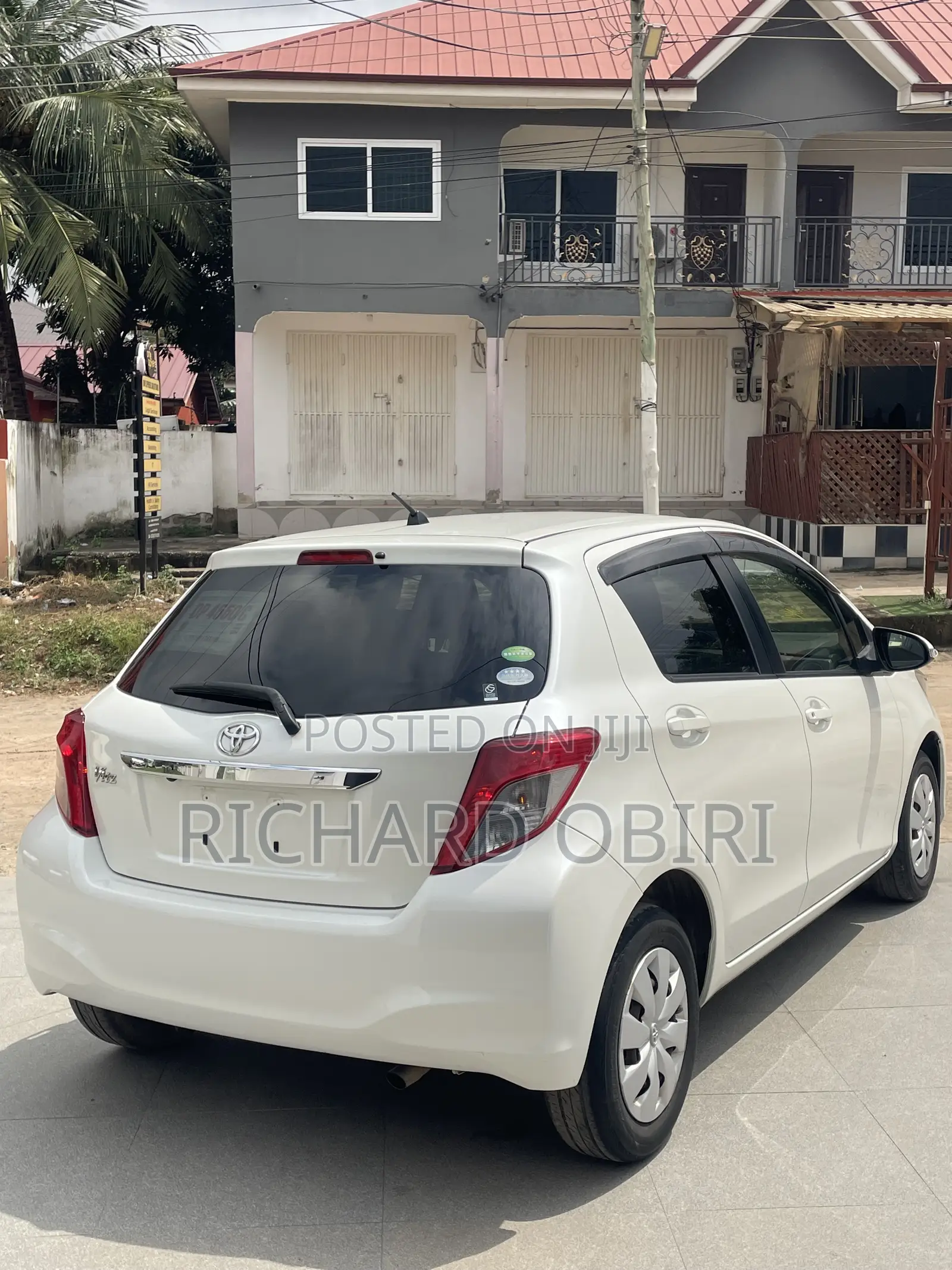 Toyota Vitz 1.3 AWD 3dr 2013 White