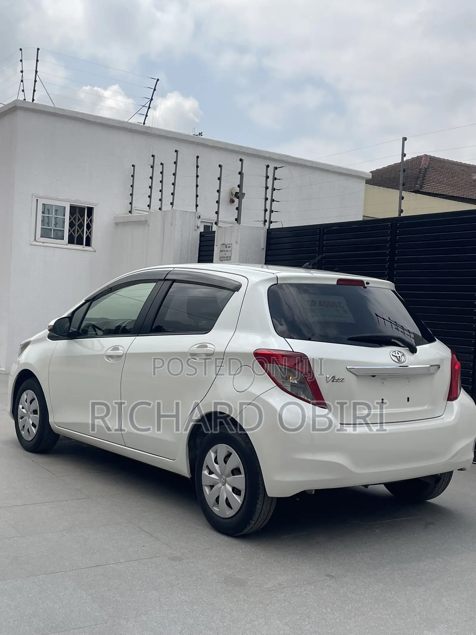 Toyota Vitz 1.3 AWD 3dr 2013 White