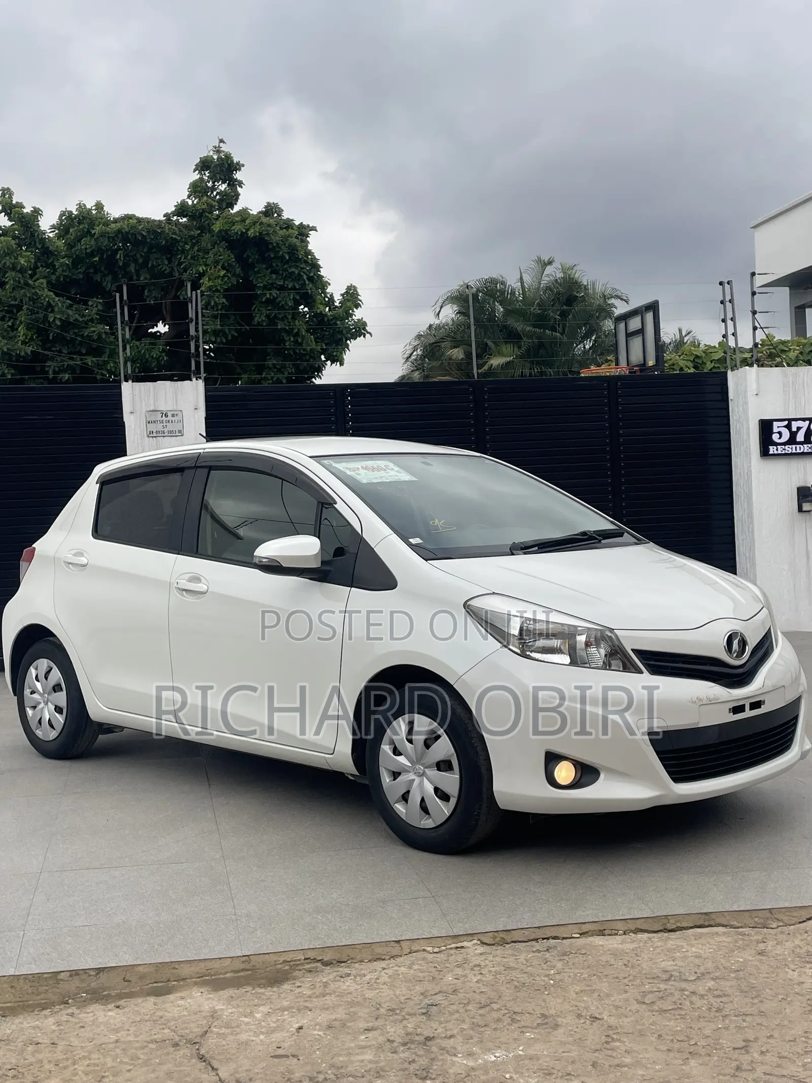 Toyota Vitz 1.3 AWD 3dr 2013 White