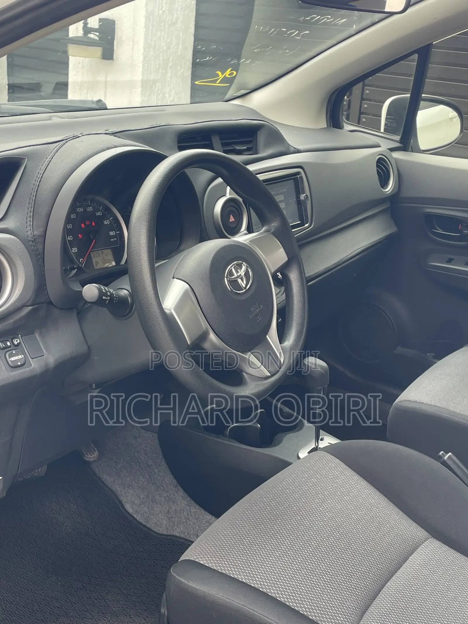 Toyota Vitz 1.3 AWD 3dr 2013 White