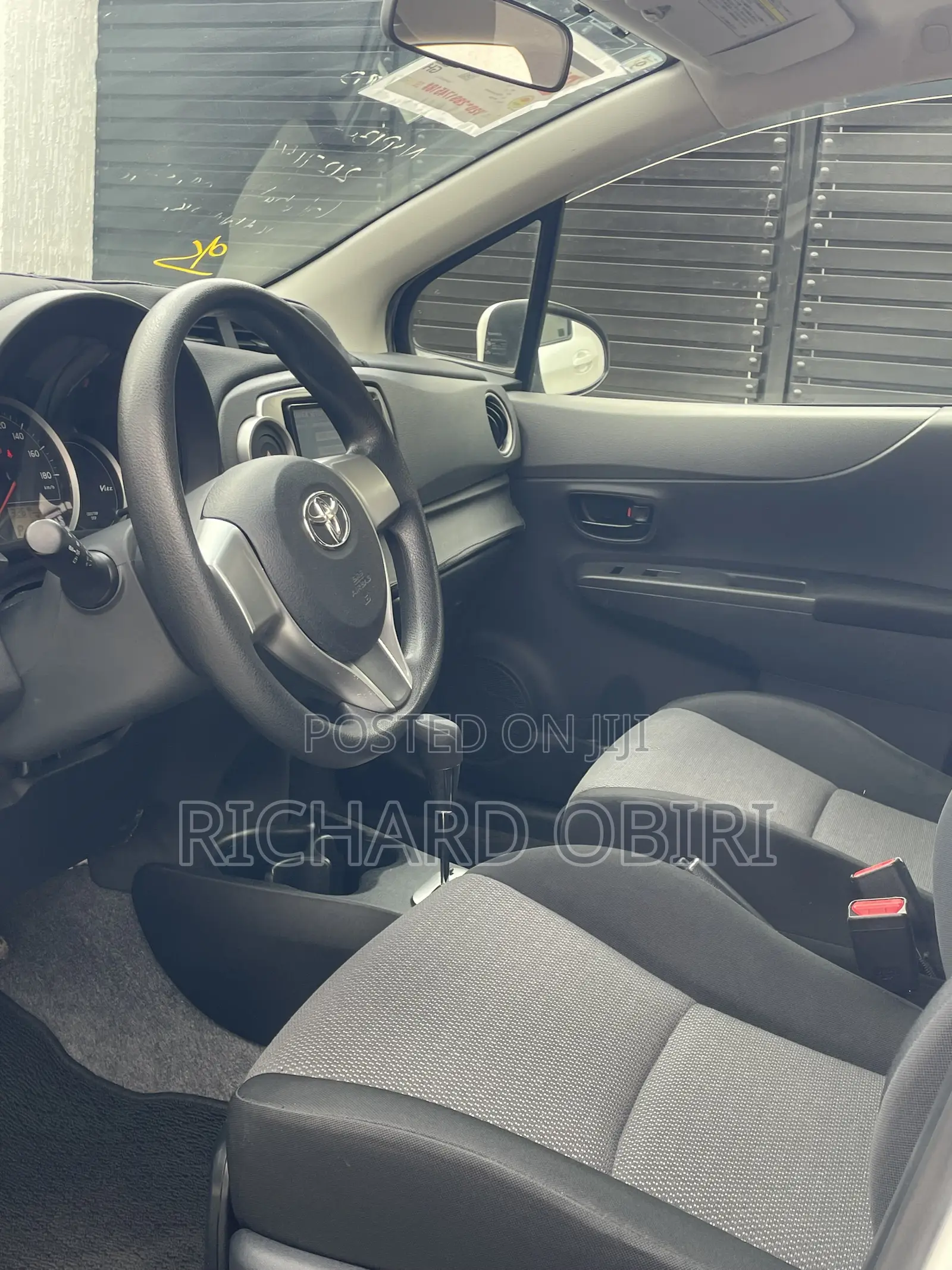 Toyota Vitz 1.3 AWD 3dr 2013 White