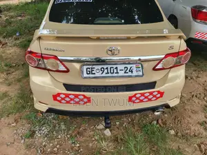 Toyota Corolla S Special Edition 4dr Sedan (1.8L 4cyl 4A) 2013 Beige
