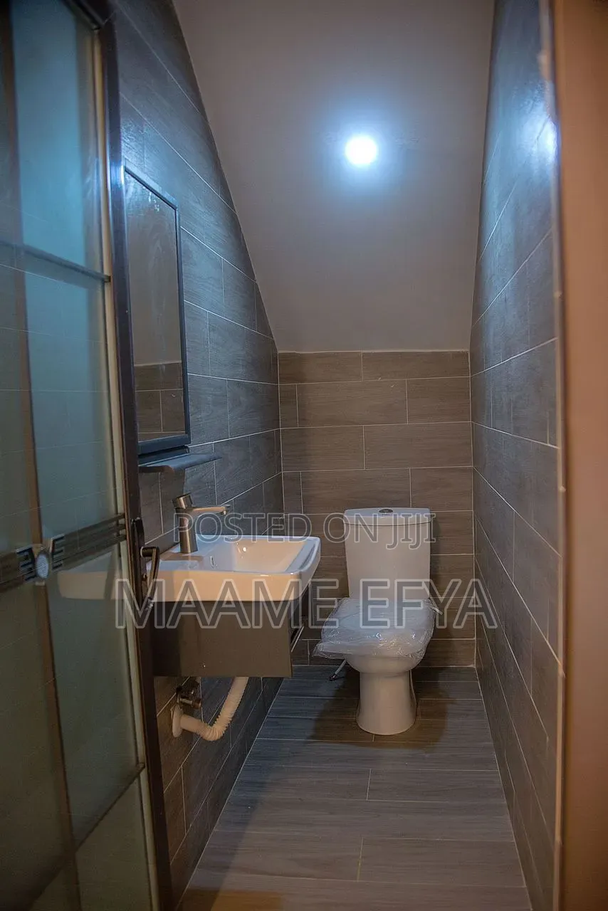 4bdrm House in Oyarifa, Accra Metropolitan for sale
