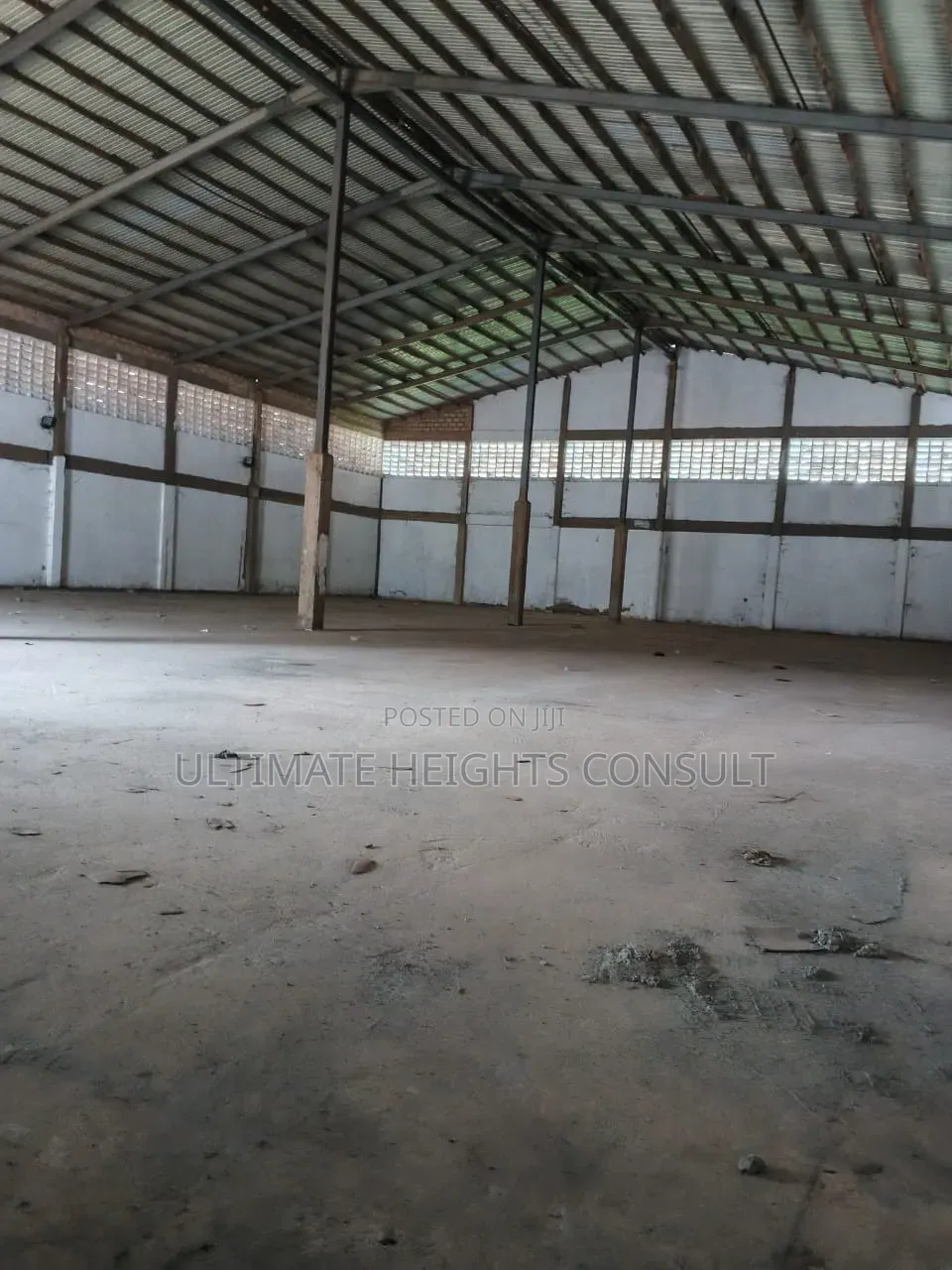 Warehouse 1500 Square Meters for Rent at Spintex