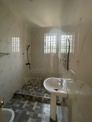 2bdrm Apartment in Exponent, Ashaley Botwe for rent