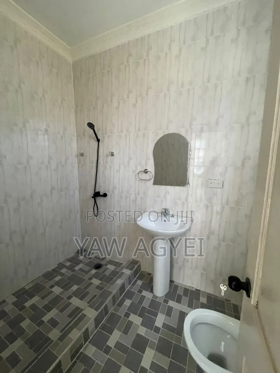 2bdrm Apartment in Exponent, Ashaley Botwe for rent