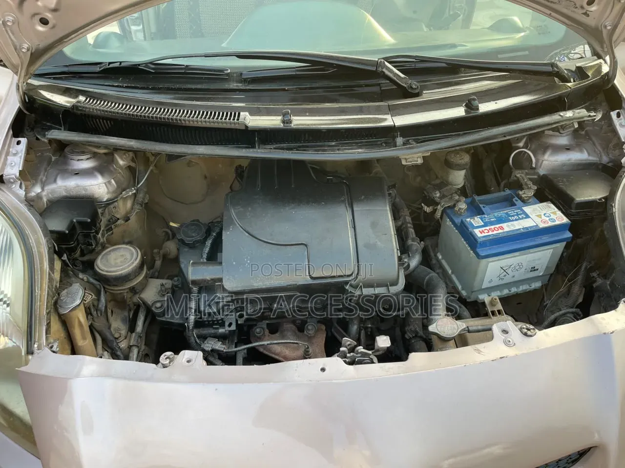 Toyota Vitz 2011 Silver