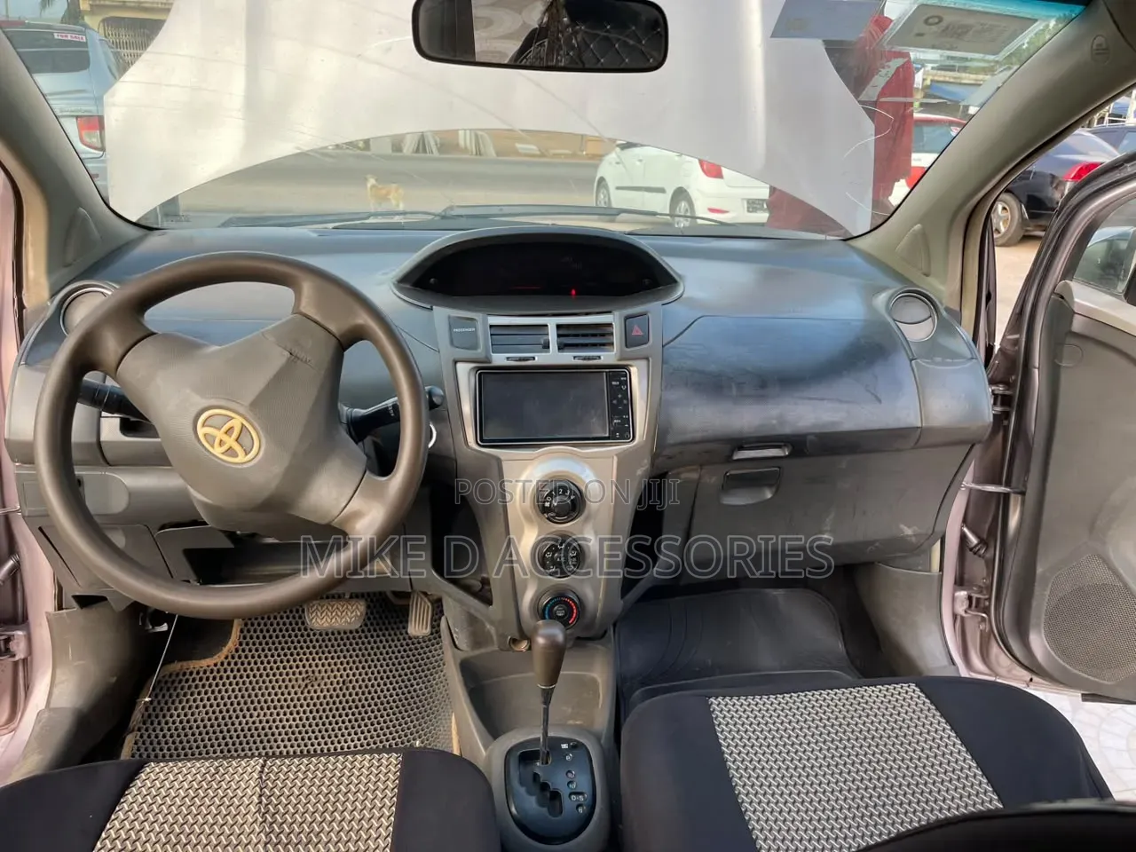 Toyota Vitz 2011 Silver