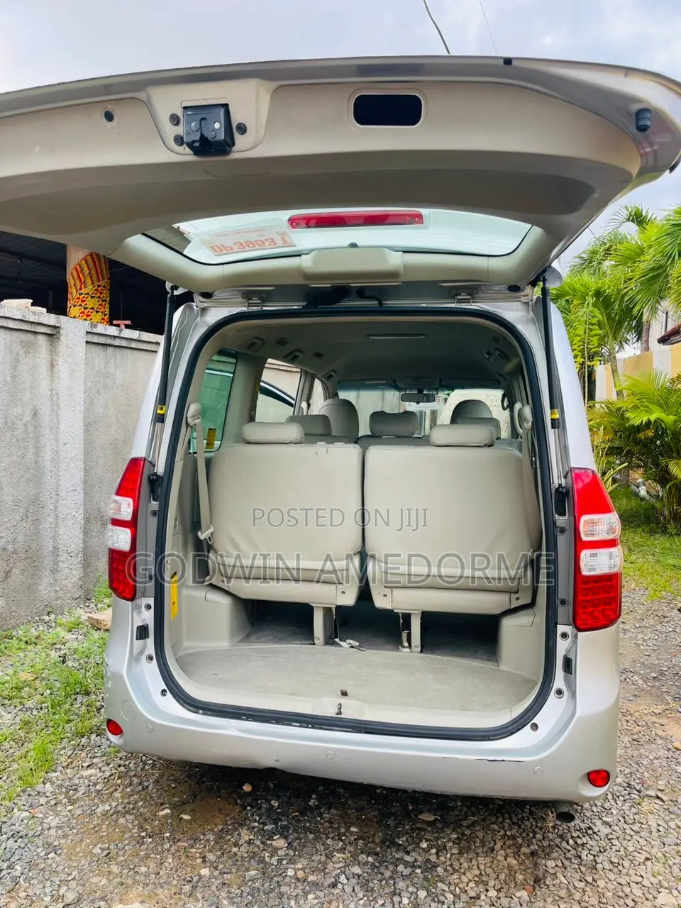 Toyota Noah 2.0 143hp AWD (8 Seater) 2010 Gray