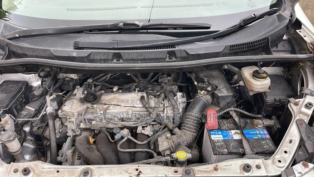 Toyota Noah 2.0 143hp AWD (8 Seater) 2010 Gray