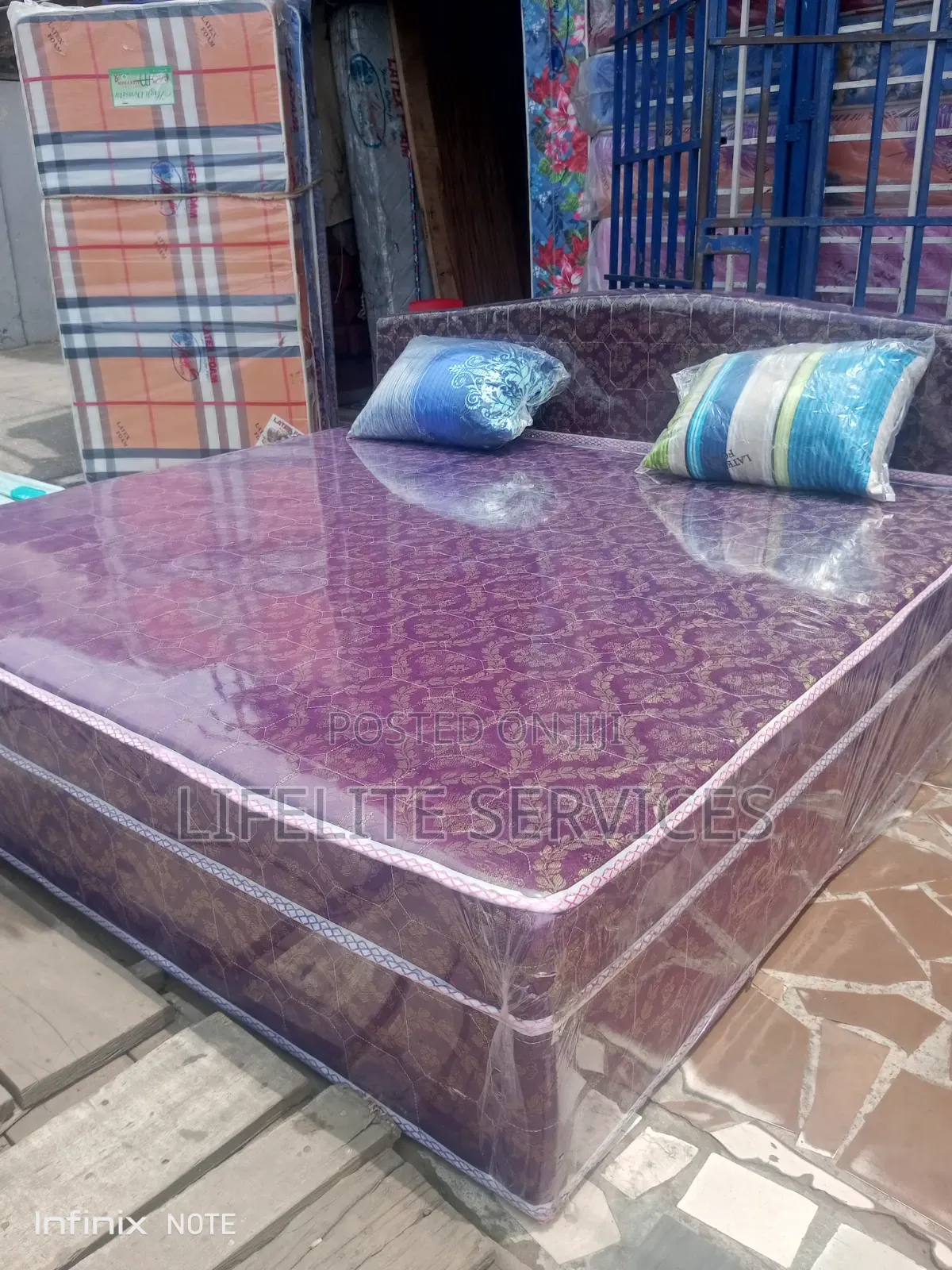 Big Bed - King Size /Inbuilt Foam- Free Pillow