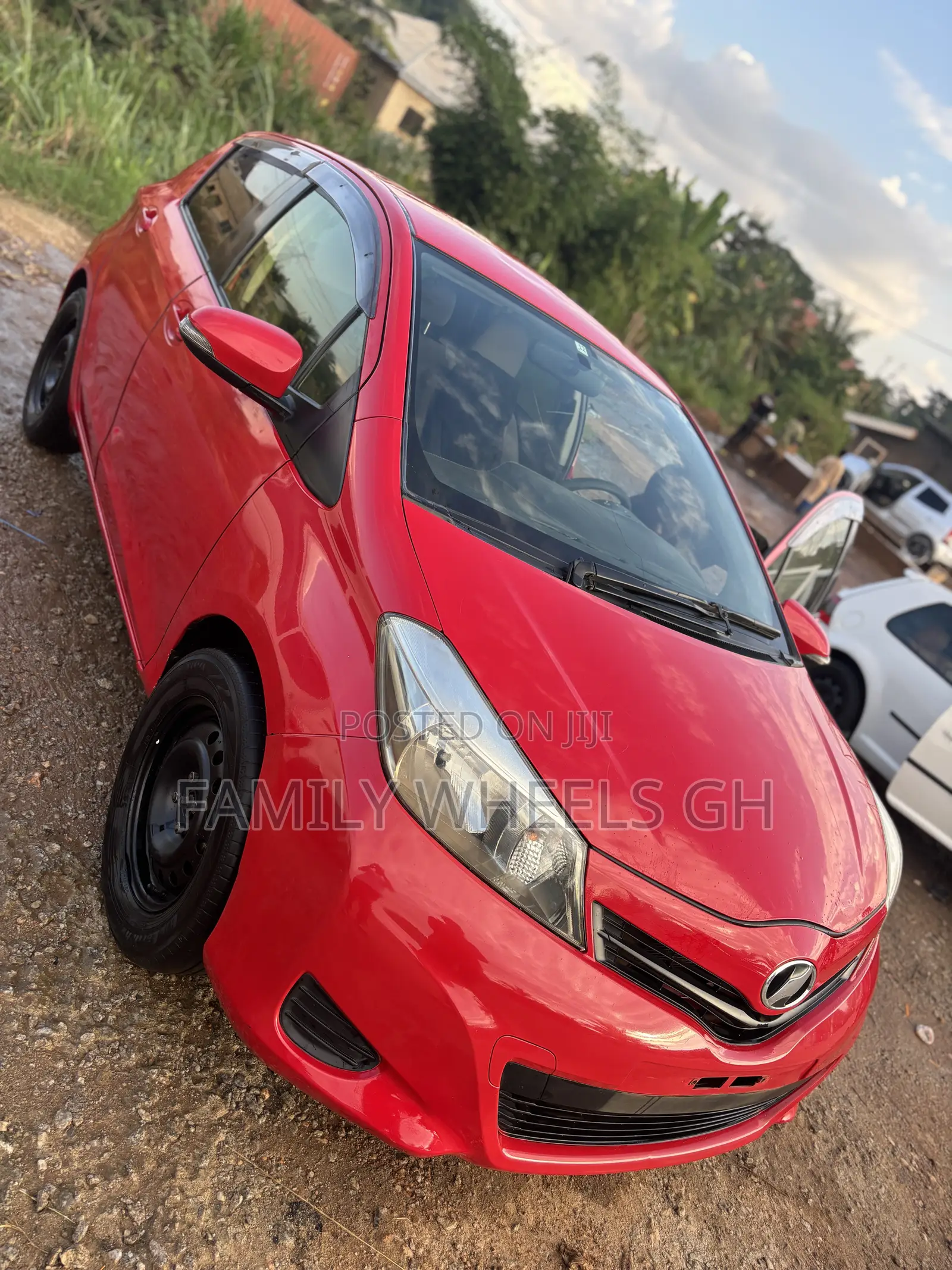 Toyota Vitz 1.3 FWD 3dr 2012 Red