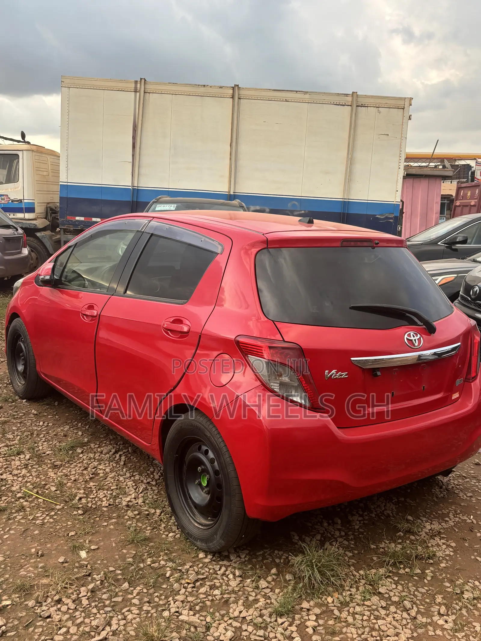 Toyota Vitz 1.3 FWD 3dr 2012 Red