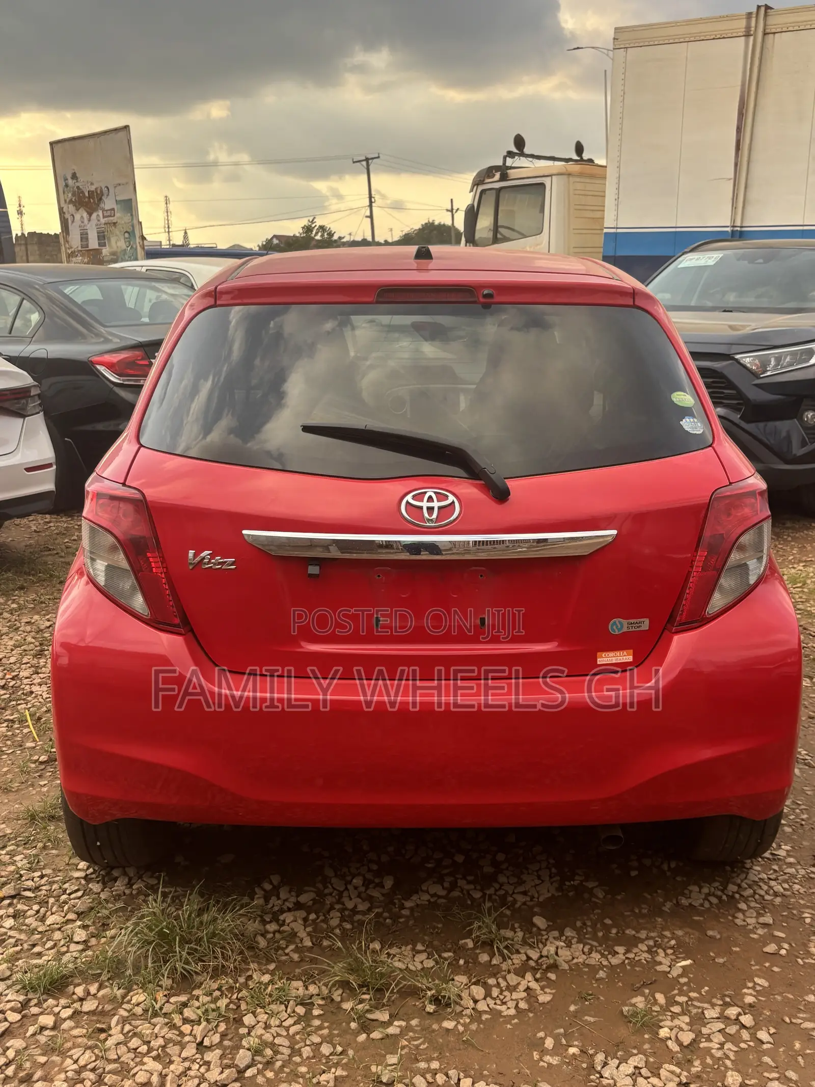 Toyota Vitz 1.3 FWD 3dr 2012 Red