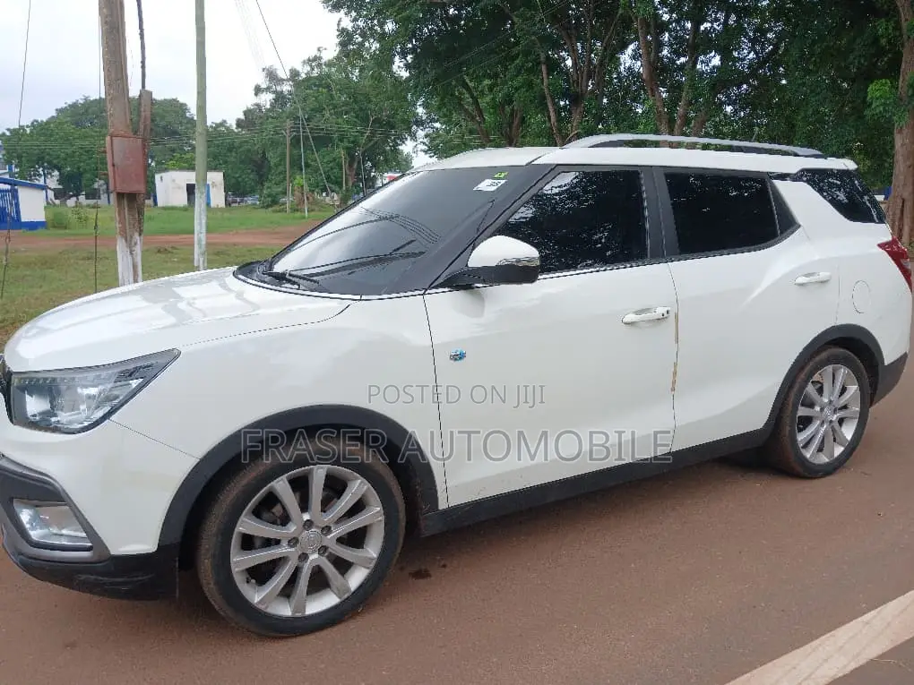 SsangYong Tivoli 2017 White