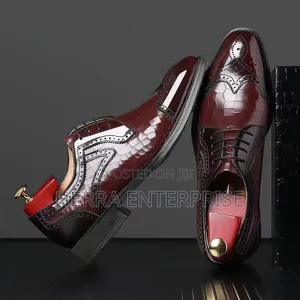 Men's Black Patent Leather Crocodile-Embossed Wingtip Oxford Shoes