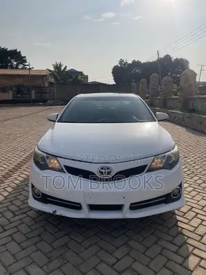 Toyota Camry SE 4dr Sedan (2.5L 4cyl 6A) 2013 White