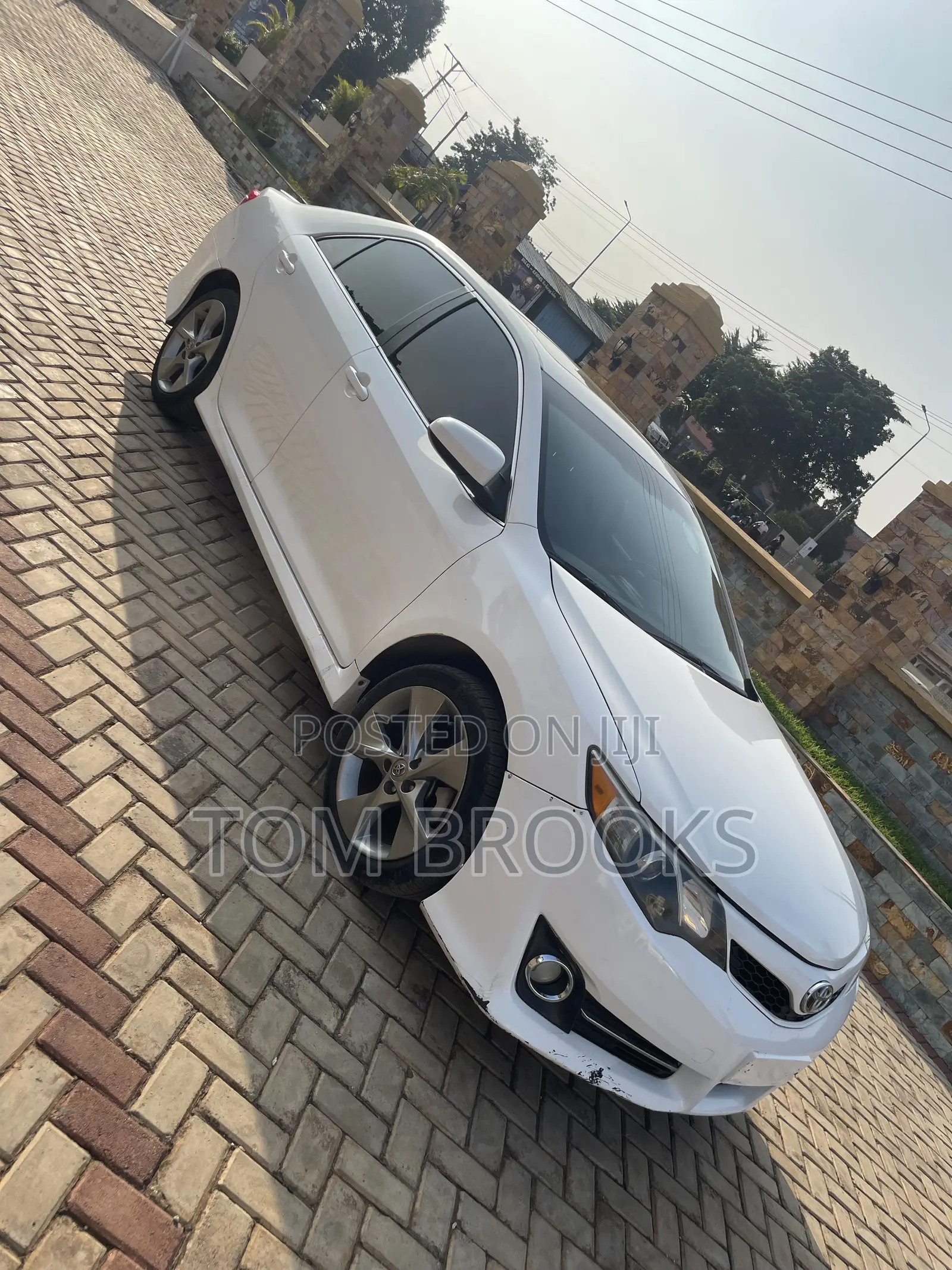 Toyota Camry SE 4dr Sedan (2.5L 4cyl 6A) 2013 White