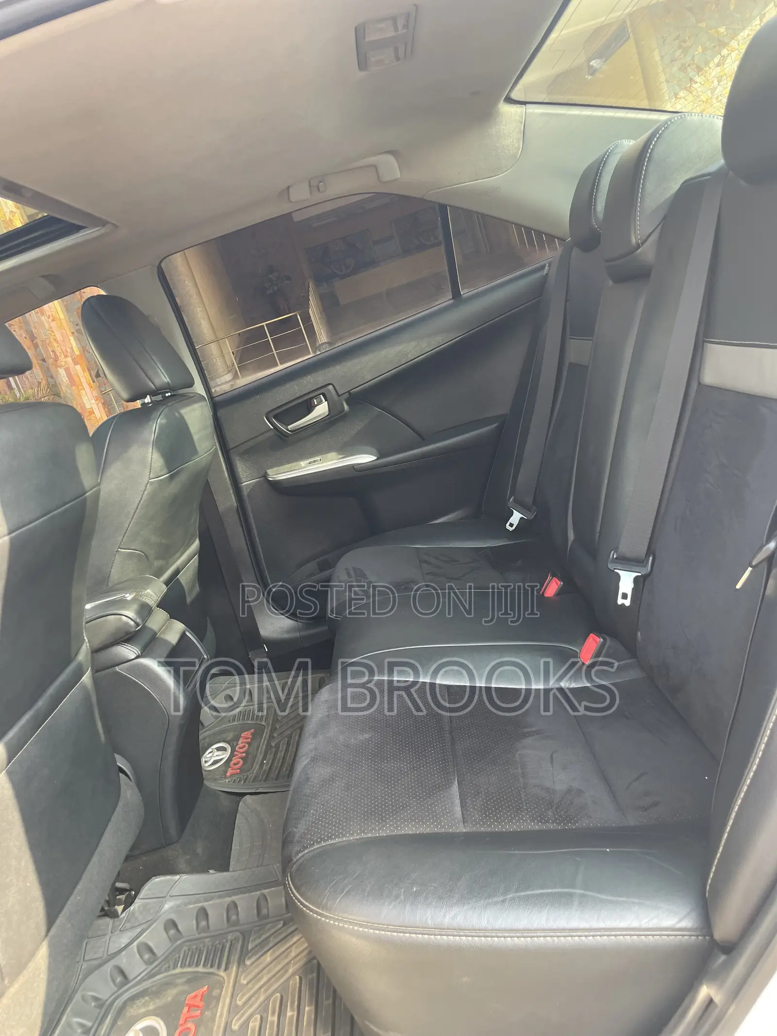 Toyota Camry SE 4dr Sedan (2.5L 4cyl 6A) 2013 White