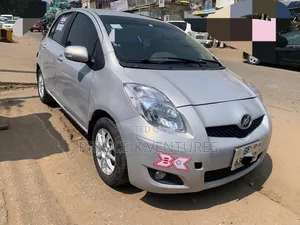Toyota Vitz 1.3 FWD 3dr 2010 Silver