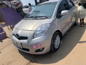 Toyota Vitz 1.3 FWD 3dr 2010 Silver