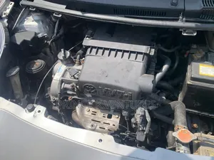 Toyota Vitz 1.3 FWD 3dr 2010 Silver