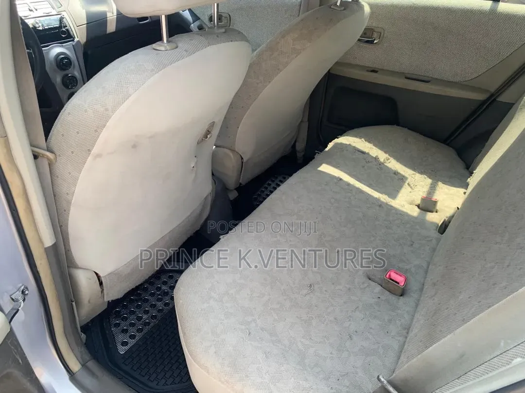 Toyota Vitz 1.3 FWD 3dr 2010 Silver