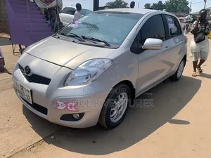Toyota Vitz 1.3 FWD 3dr 2010 Silver