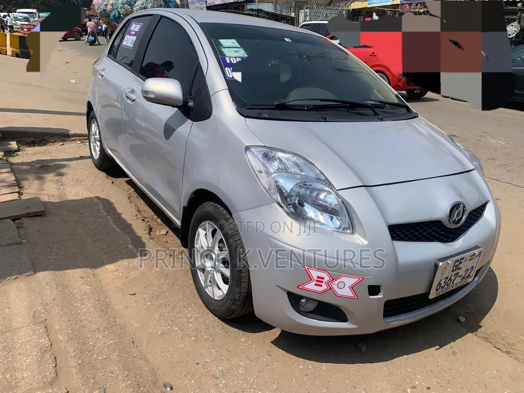 Toyota Vitz 1.3 FWD 3dr 2010 Silver