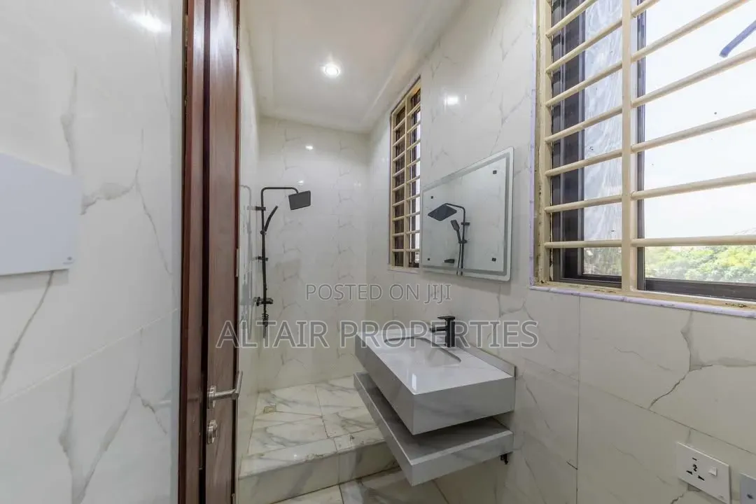 5bdrm House in East Legon Hills, Accra Metropolitan for sale