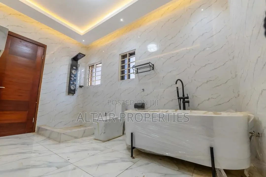 5bdrm House in East Legon Hills, Accra Metropolitan for sale