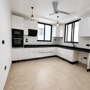 4bdrm House in East Airport, Accra Metropolitan for sale